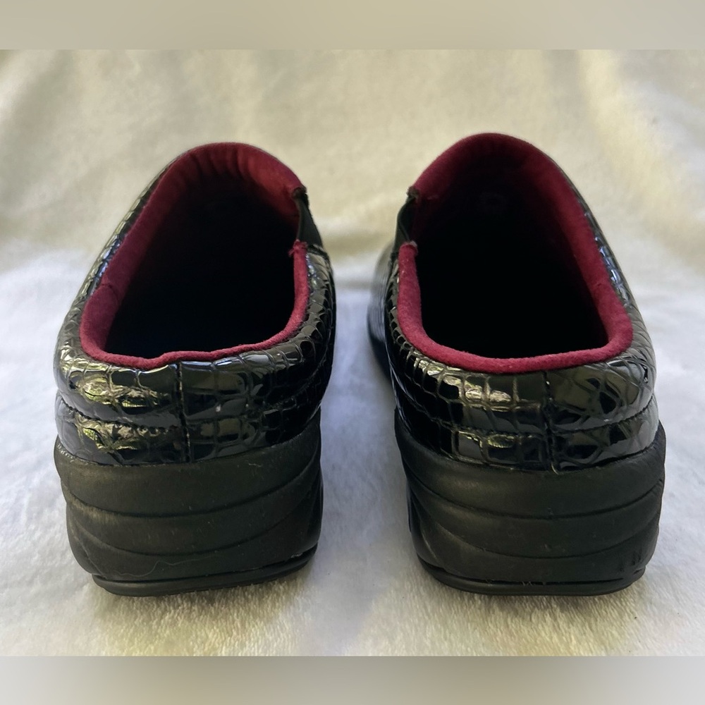 Therafit Clogs Black Size 9.5-10 Crocodile-Embossed Patent Leather Mules Womens - Picture 8 of 16